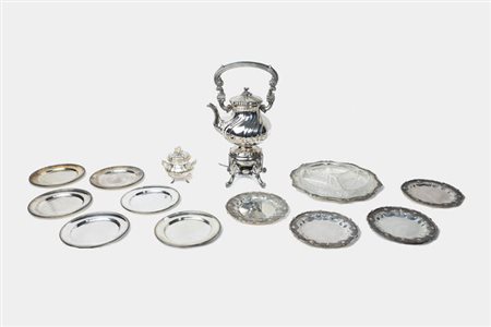 LOTTO DI TREDICI OGGETTI IN ARGENTO