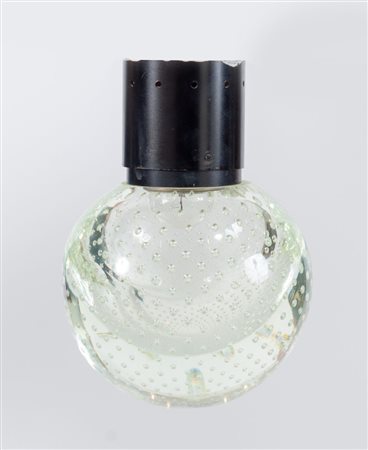 GINO SARFATTI (Attribuito) Pendente in metallo con sfera in vetro soffiato....