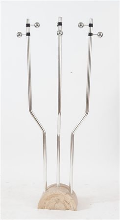 FRATELLI MANNELLI (Attribuito) Appendiabiti con base in travertino e tubi in...