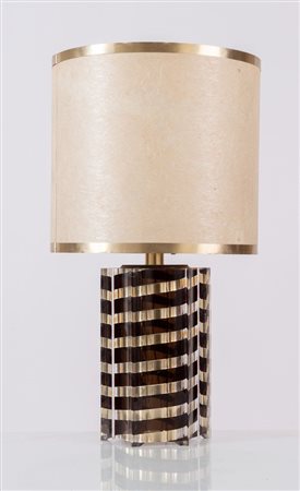 Lampada in plexiglass con paralume in tessuto e metallo. Prod. Italia, 1980...