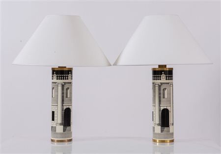 PIERO FORNASETTI Coppia di lampade da tavolo con struttura in metallo e...