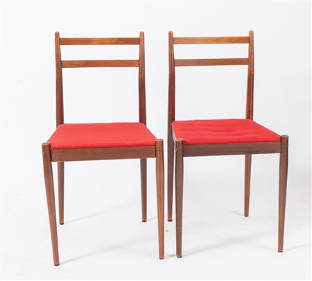 GIO PONTI (Attribuito) Quattro sedie in legno e seduta in stoffa. Prod....
