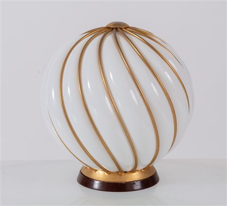 VEART Lampada da tavolo in vetro, metallo e base in legno. Prod. Veart,...