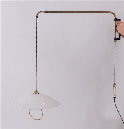 G.C.M.E. (Attribuito) Lampada da muro con struttura in ottone e paralume in...