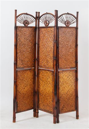 Paravento in bambù con inserti in canna d’india e allacci in pelle. Lievi...