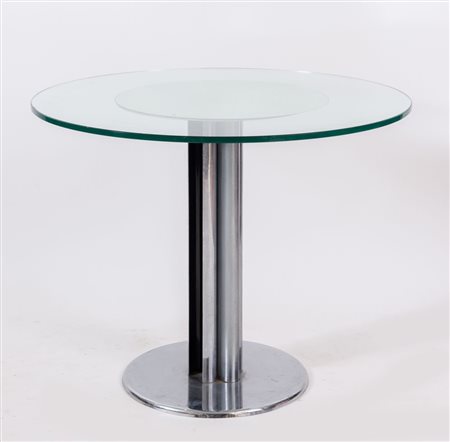 Tavolo con base in metallo e piano in vetro. Prod. Italia, 1970 ca. Cm 74x95x95.