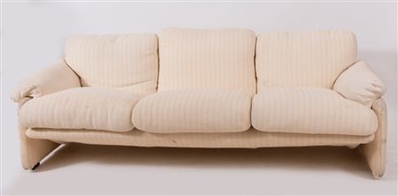 AFRA & TOBIA SCARPA Divano a tre posti rivestito in tessuto modello Coronado....