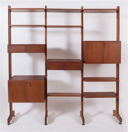 Libreria modulare con struttura in legno e metallo e piani in legno. Prod....