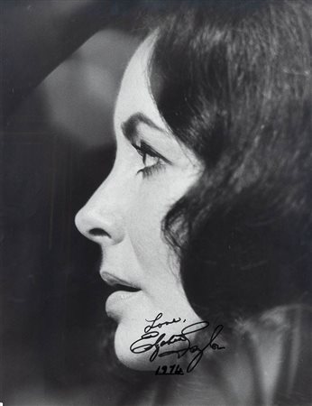 Elizabeth Taylor
Londra 1932 – West Hollywood 2011
: Fotografia con dedica e firma
