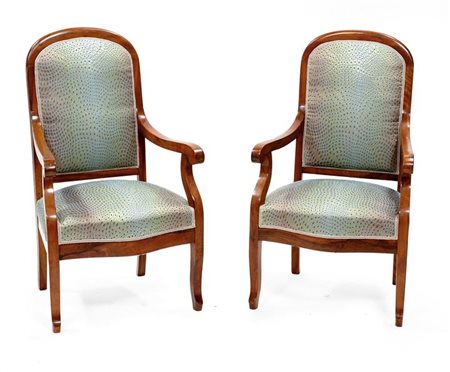 LOTTO DI DUE POLTRONE Lotto di due poltrone in noce bionda epoca XIX secolo,...