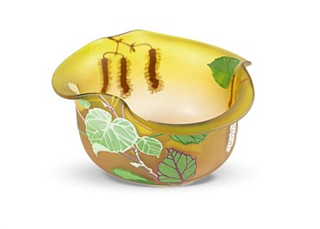 BECHERT ADOLF Coppa trilobata in vetro, decoro a foglie di smalti policromi...