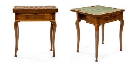 TAVOLINO DA GIOCO Tavolino da gioco apribile, in noce; piano in pelle verde;...