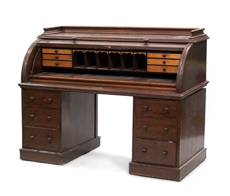 SCRITTOIO Scrittoio da centro, in mogano, Inghilterra, epoca Vittoriana,...