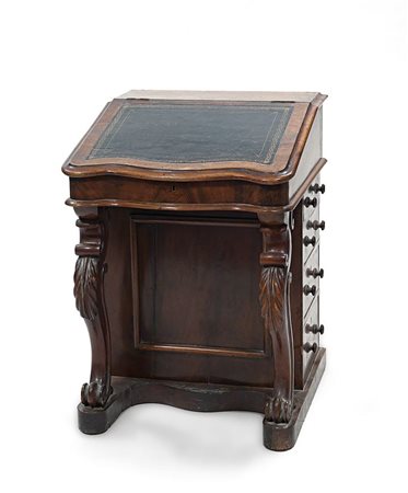 SCRITTOIO Scrittoio da centro, Inghilterra, metà XIX secolo, in mogano; piano...