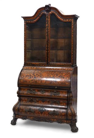 TRUMEAU Trumeau, Olanda, fine XVIII secolo, in mogano riccamente intarsiato...