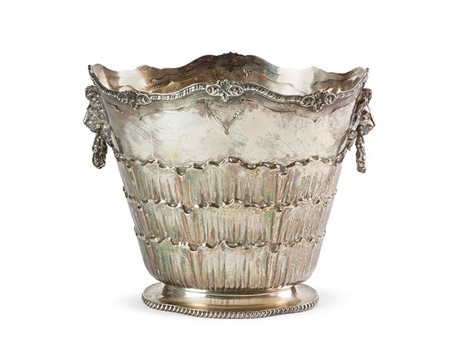 VASO IN ARGENTO Vaso in argento, prima metà XX secolo, corpo rastremato e...