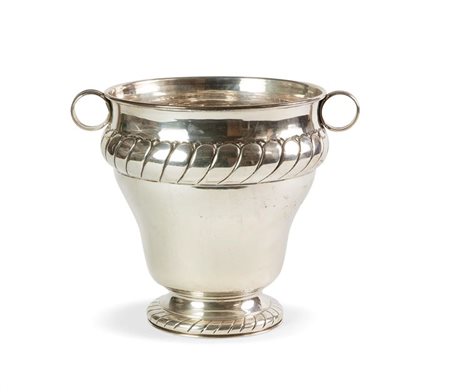 VASO IN ARGENTO Vaso in argento 925 millesimi con manici di forma roronda,...