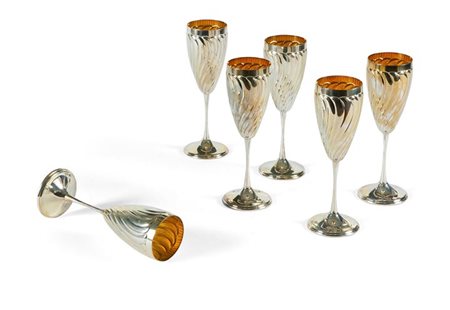 SERVIZIO DI BICCHIERI Servizio composto da dodici calici in argento, interno...