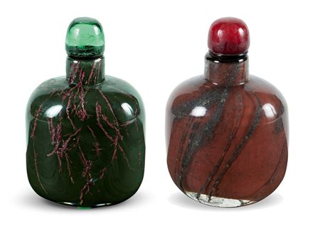 COPPIA DI BOTTIGLIETTE Manifattura anonima, vetri incamiciati nei toni del...