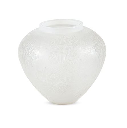 LALIQUE FRANCE Vaso Esterel in vetro bianco e satinato pressato in forma,...