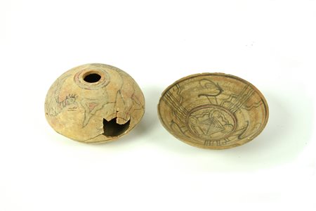 DUE VASI KULLI DATAZIONE: 2500-1.900 a. C. MATERIA E TECNICA: argilla rosata,...