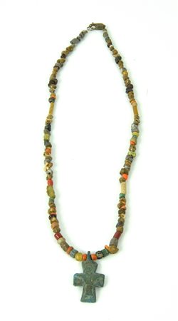 COLLANA VICHINGA DATAZIONE: XI-XIII sec. d. C. MATERIA E TECNICA: pasta...