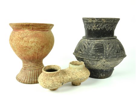 TRE VASI BANG CHIANG DATAZIONE: 600-300 a. C. MATERIA E TECNICA: argilla...