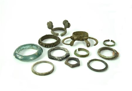 LOTTO DI MONILI DATAZIONE: 600-300 a. C. MATERIA E TECNICA: bronzo fuso e...