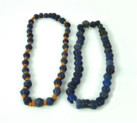 DUE COLLANE DATAZIONE: XVIII-XIX sec. MATERIA E TECNICA: pasta vitrea blu e...