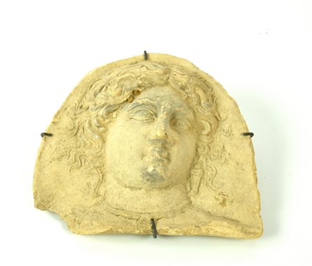 ANTEFISSA TARANTINA DATAZIONE: IV sec. a. C. MATERIA E TECNICA: argilla...