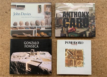 SCULTORI INTERNAZIONALI (POMODORO, CARO, FONSECA E DAVIES) - Lotto unico di 4 cataloghi