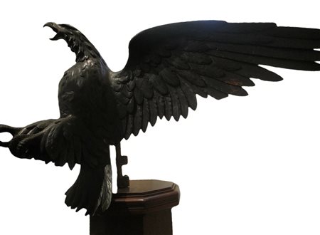 Aquila in legno patinato scuro  h 80 cm, apertura alare 100 
