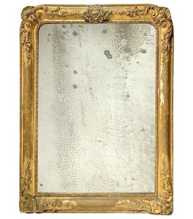 Specchiera in legno dorato a foglia con decori in pastiglia 