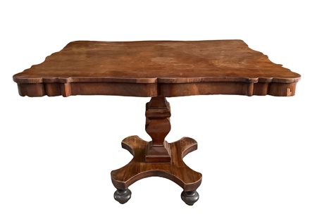 Tavolo in piuma di mogano con piano smerlato  Cm 107x89 x h 