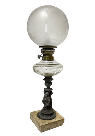 Lume a petrolio  h 45 cm, b 10x10 cm Con boccia a palla con 