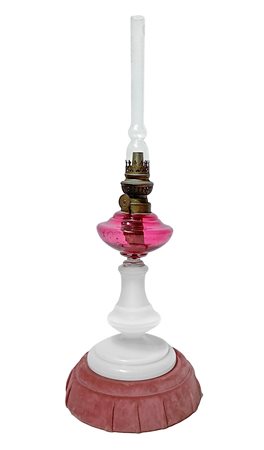 Lume a petrolio con base in opaline bianco e contenitore in 