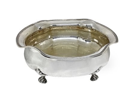 Ciotola in argento con piedini  gr. 952, h 13 cm, 30x26 cm 