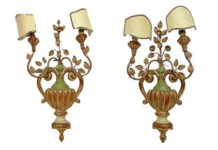 Coppia appliques a due candele in legno laccato nei toni del