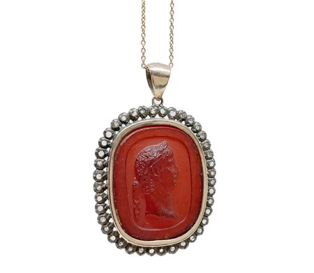 Collana con medaglione in pasta di vetro  16 gr, medaglione 