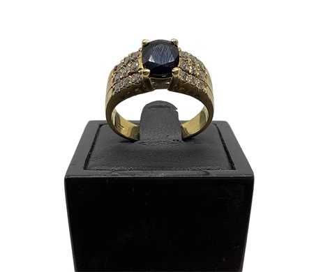 Anello in oro giallo, 20th century  6,2 gr, misura 15 In oro