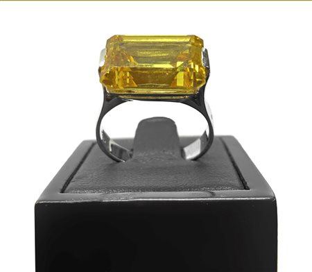 Anello in oro bianco e pietra  Gr. 7, misura 14 Lavorazione 