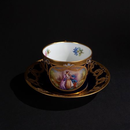 Tazza e piatto in porcellana, Francia fine XIX secolo