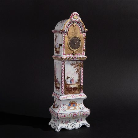 Orologio in ceramica decorata a smalti policromi, Francia 1767 