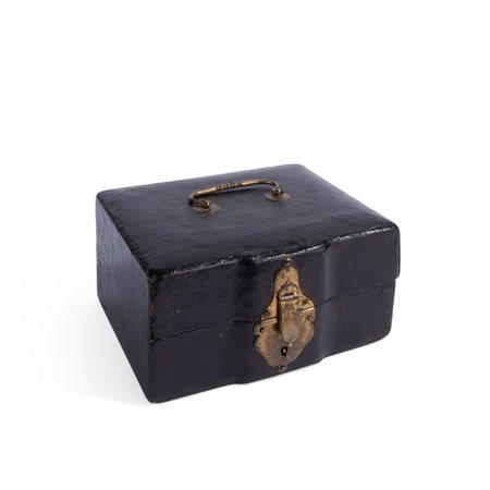 Scatola in lacca intarsiata in oro, Francia XVIII secolo