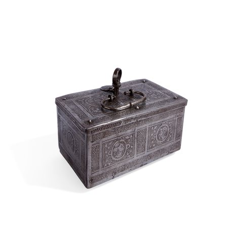 Piccolo forziere in ferro forgiato e inciso all'acquaforte, Germania inizi XVII secolo
