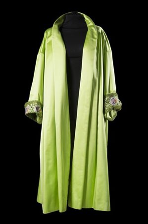 CARLO TIVIOLI
Soprabito da sera in raso di seta verde mela, il bordo delle mani