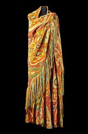 Lotto composto da una lunga gonna alla zingara con scialle a lunghe frange en p