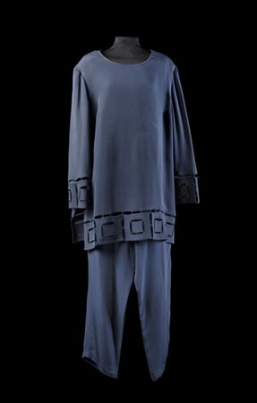 MAURIZIO GALANTE
Completo in seta blu scuro composto da casacca rifinita sul fo