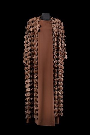 MAURIZIO GALANTE
Completo in cady di seta marrone composto da un vestito lungo