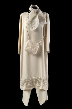 MAURIZIO GALANTE
Completo casacca con pantalone color avorio, grandi rose squad